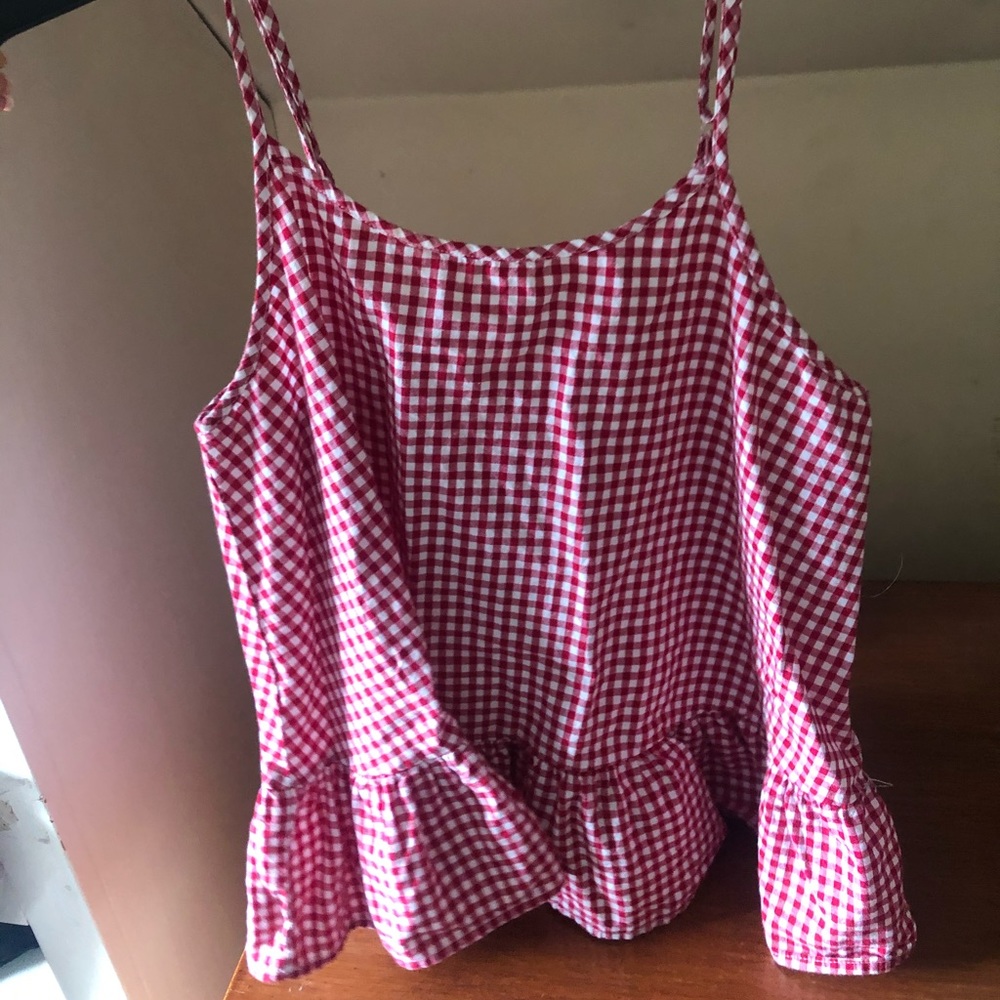 Red checkered tank